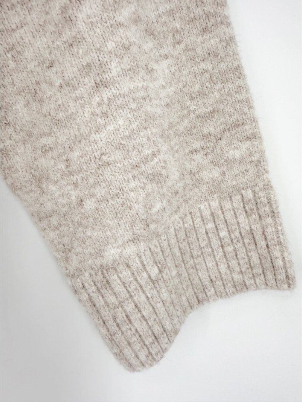 Flat White Medium Beige Thick Knit Mila V-Neck Sweater Pullover - Picture 4 of 9